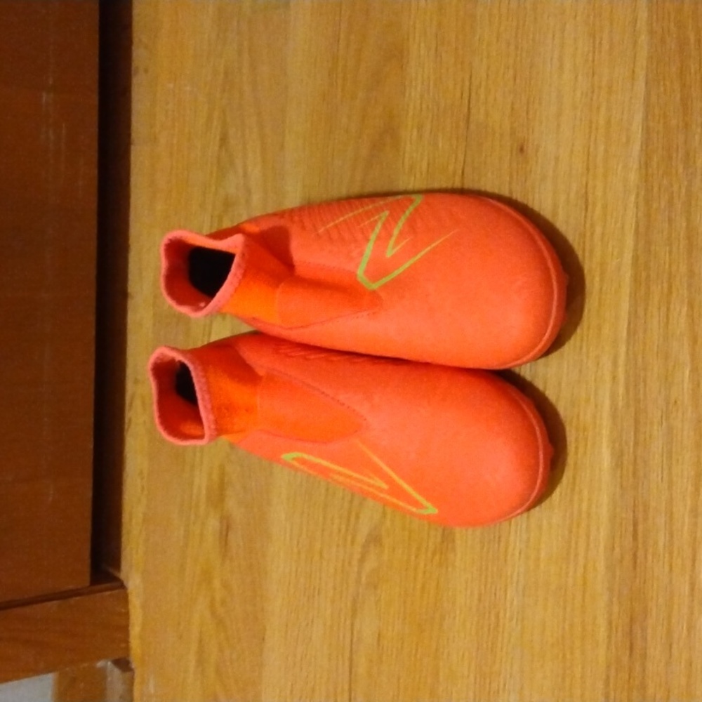 Soccer cleats